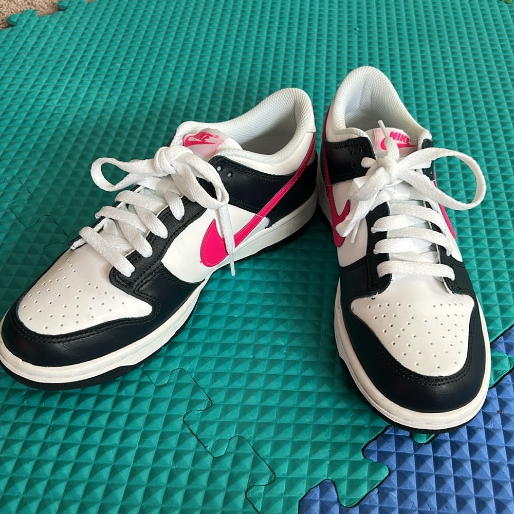 Nike Dunk Low (GS) black and 6.5youth